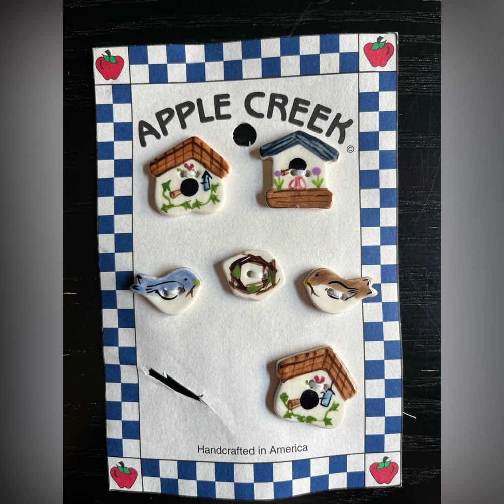 Apple Creek Vintage Bird Buttons